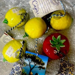 Ceramic 4 lemons and 1 tomato . Made in Italy. Accent for kitchen.